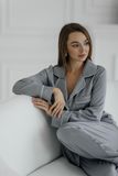 Жіноча піжама шовк Армані Jesika сірого кольору р.L 380640 380639 фото