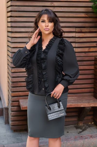 Жіноча блуза з рюшами на ґудзиках колір чорний р.48/50 440822 440890 фото
