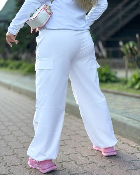 Жіночі брюки карго колір білий р.42/44 440156 440160 фото